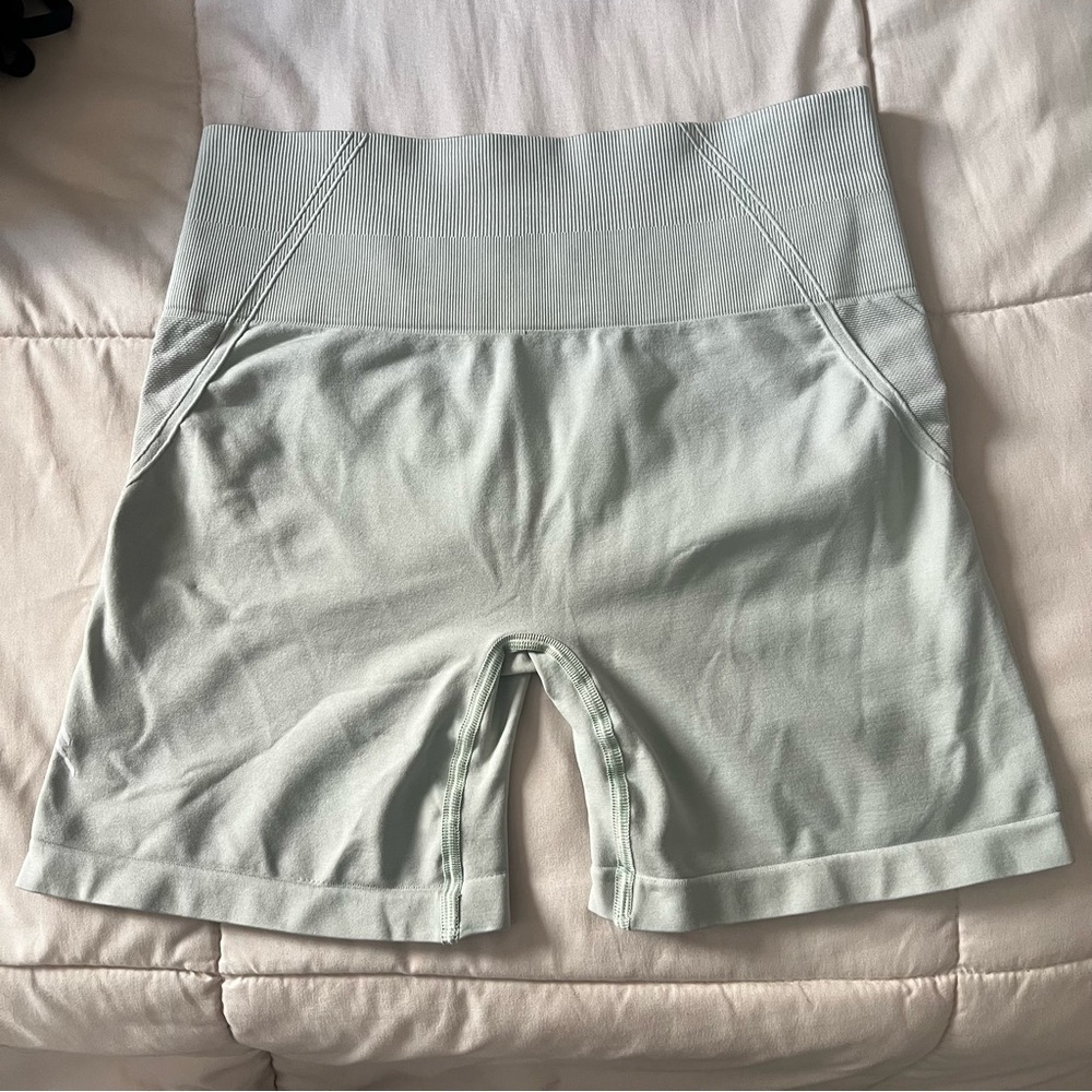 Effortless Seamless Shorts Tea Green Size M